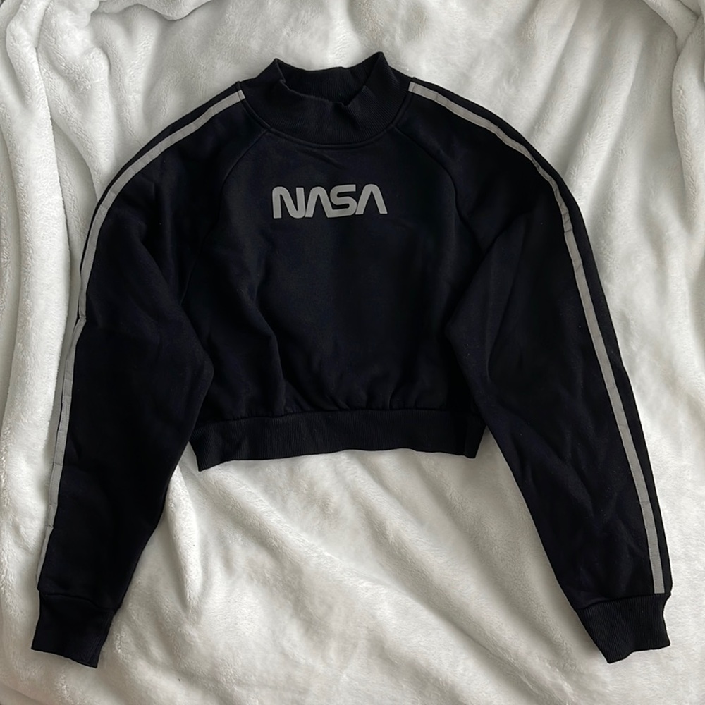 Cropped NASA hoodie